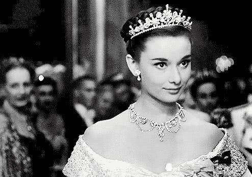 杨幂被称小赫本,新剧造型真假难辨,网友:要被