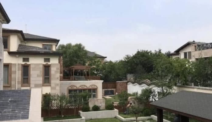 赵丽颖上亿新复式曝光,环境优雅别致,这3位明别墅楼别墅图片