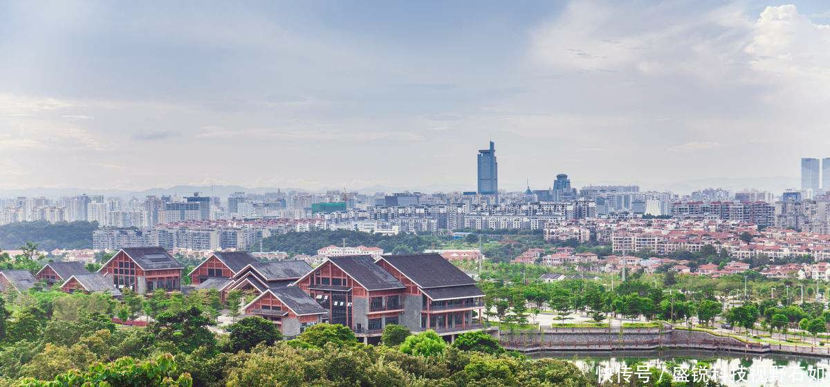 越南首都河内,和广西首府南宁相比,哪个城市更
