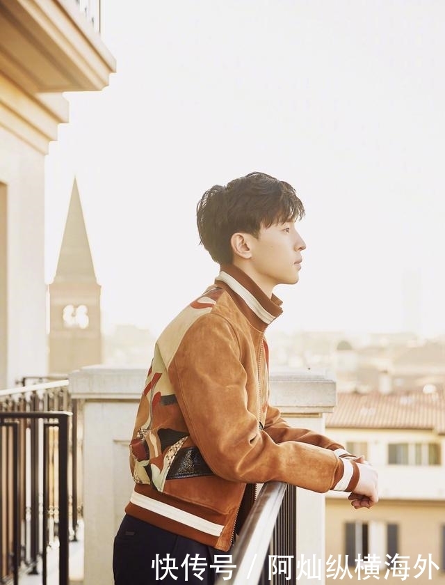 邓伦杨幂综艺节目密室大逃脱举止亲密,杨幂为