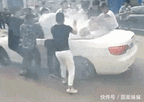 搞笑GIF:虐死单身狗,吃个面条要不要这么刺激