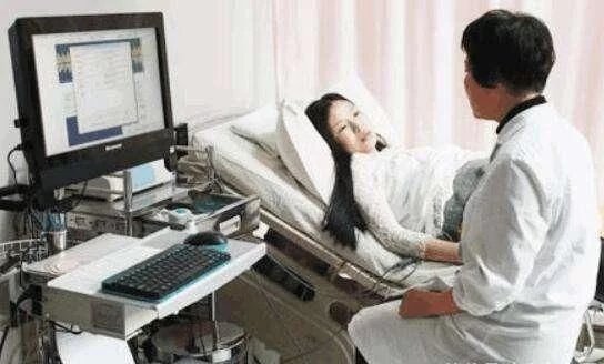 夫妻结婚半年还没怀孕,去医院检查一看,医生竟忍不住笑了!