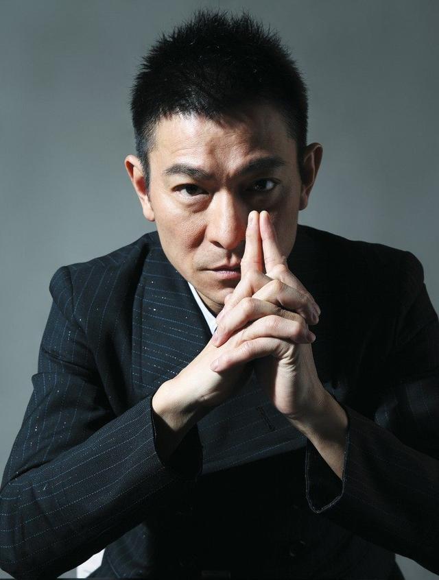 张敏评李连杰、刘德华都是4个字,而评周星驰只