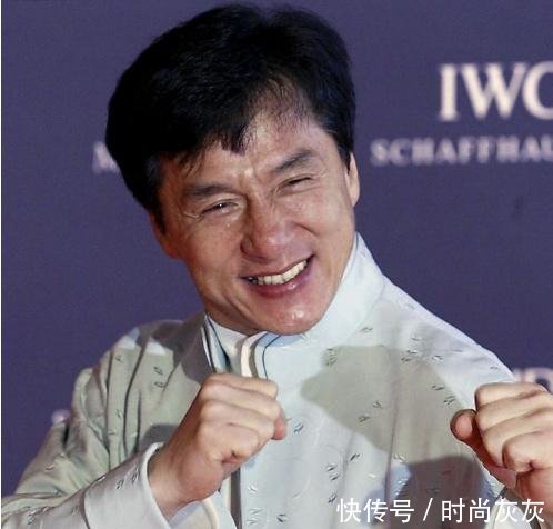 买衣服被导购侮辱怎么办成龙带着成家班再次去