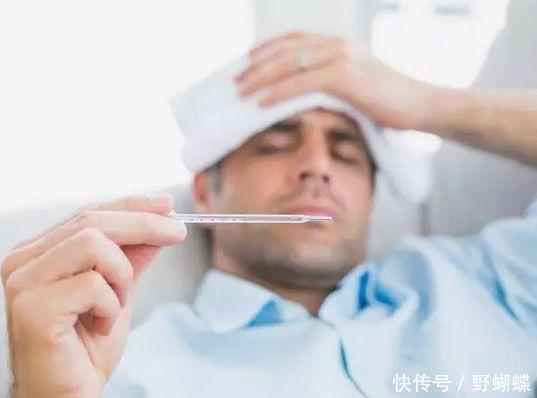 18岁大二男孩高烧不退，查出艾滋后，大骂舍友：都是你害的