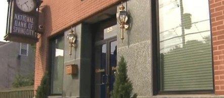 女子花35万买下破产银行,打扫小柜子时,意外发现了惊喜 日博官方网站
