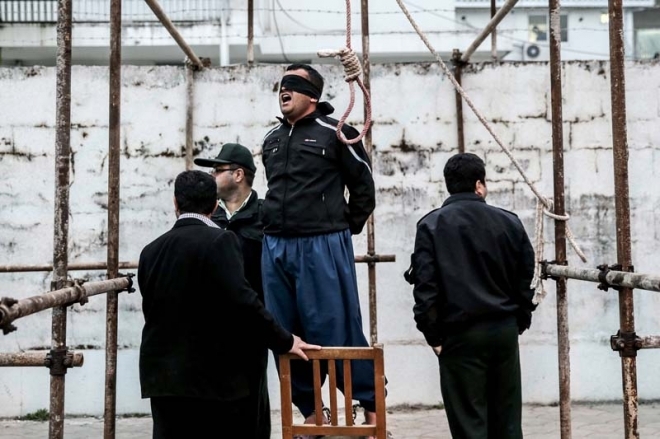从伊朗男子执行绞刑全过程看人心人性图片