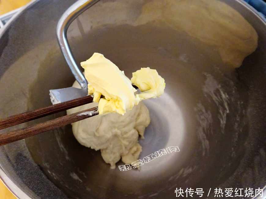 这面包烘烤时满屋飘香，不但好吃还好看，咬一口幸福满满回味无穷