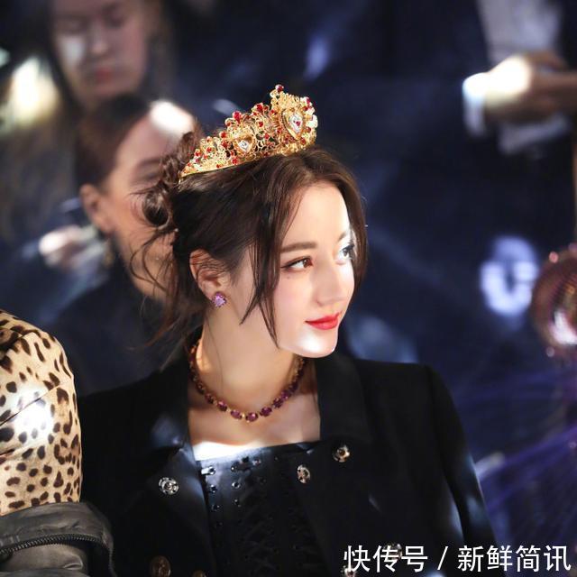 迪丽热巴的胡蝶臀又火了, 但张天爱的健身臀就