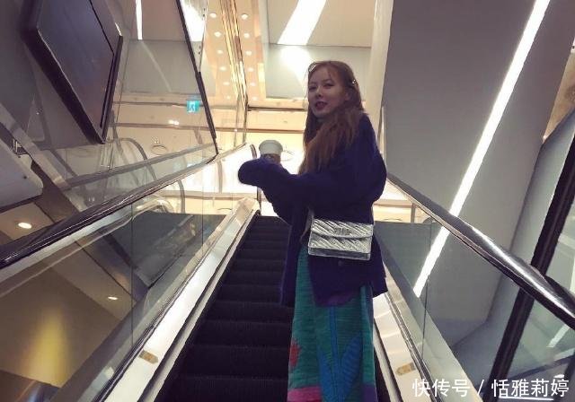 金泫雅2018最后一天也花样百出,五颜六色的凹