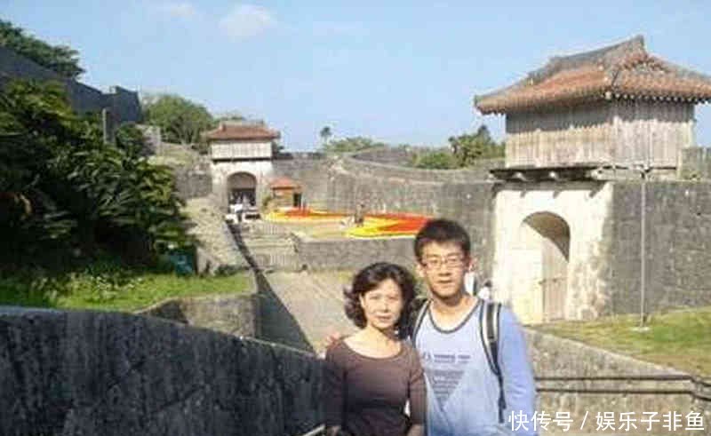 一个快被遗忘的男演员,悄悄结婚无人发现,今女