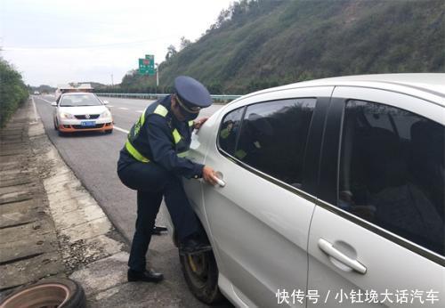 高速换胎怕被扣分怎咋办?老司机教你这三招,不被扣分且安全换胎 博e百娱乐怎么开户