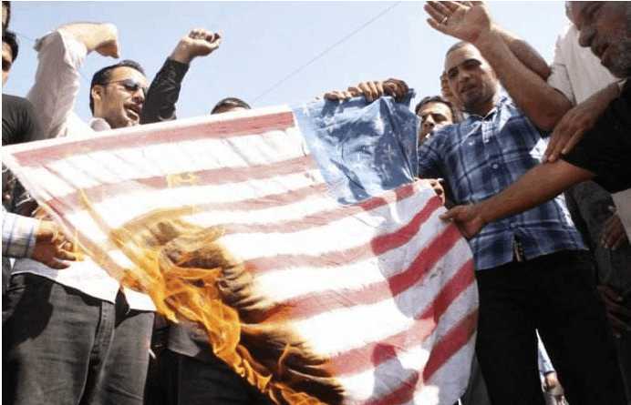 怒烧美国旗! 伊朗议员: 美国去死! 抗议美退出