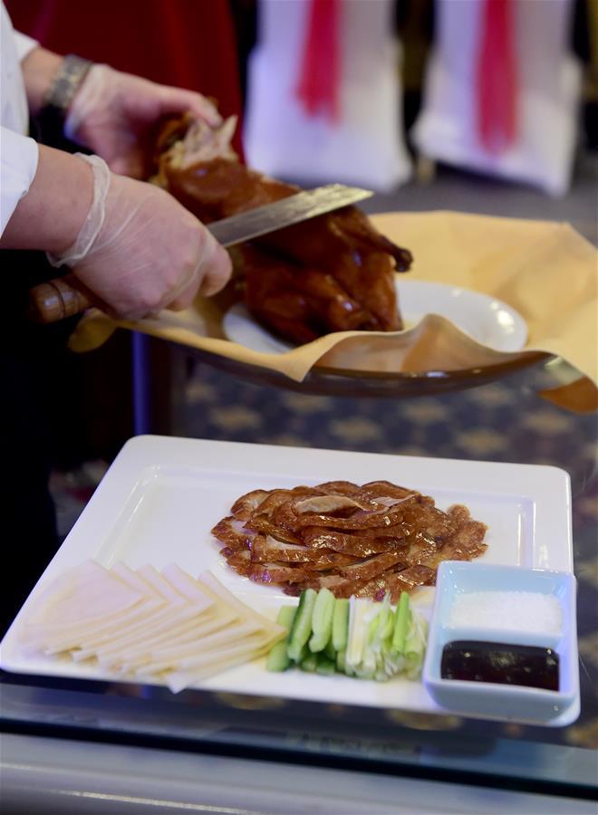 尼罗河畔\"年夜饭\"