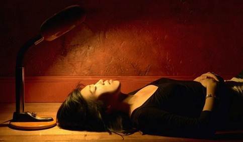 开灯睡觉,让你变胖子还会致癌!