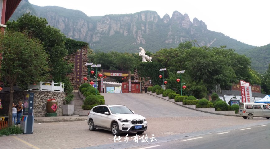 哈罗单车惊现河南某景区,网友直呼骑不起!_【