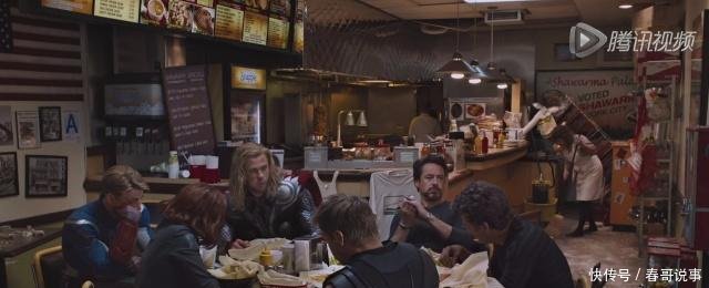 复联1结尾那顿饭不仅迷之尴尬,而且吃烤肉的人
