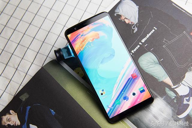 一加5T和荣耀V10哪个更值得买?