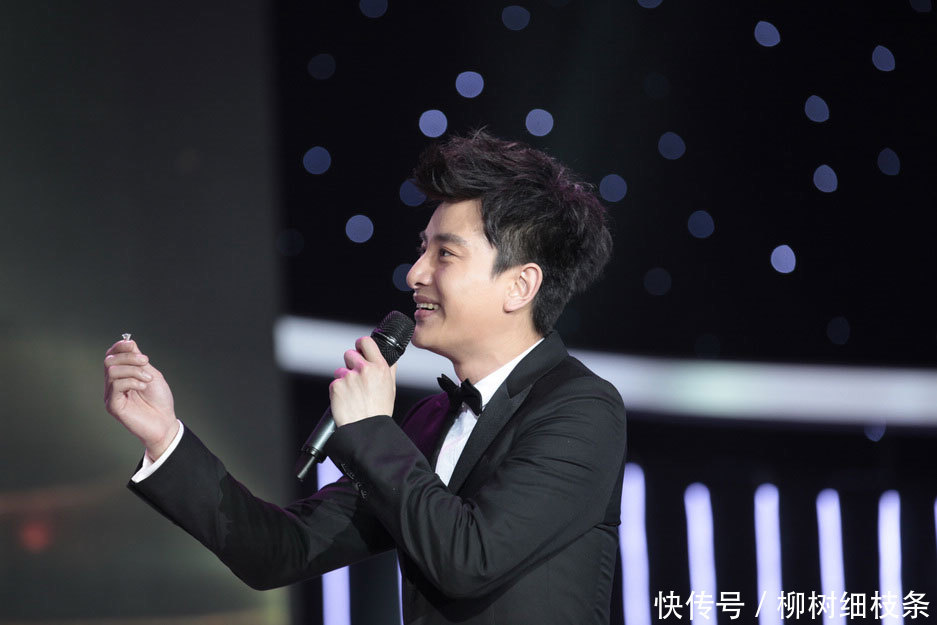 贾乃亮金晨双双否认恋情,同款情侣手机壳是巧