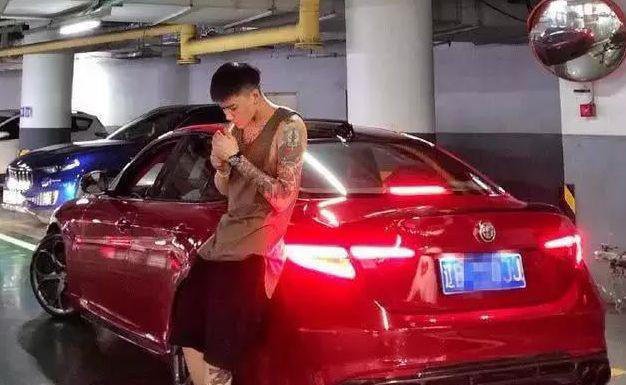 她是《变形计》最美的女孩,城市哥哥每年接她