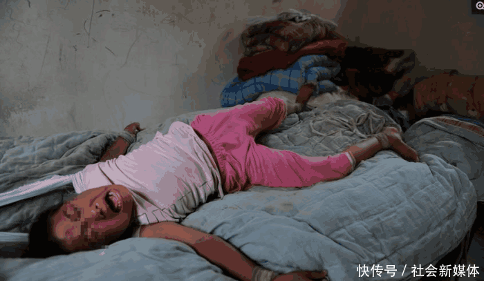 山东临沂女孩犯病时像狼一样撕咬, 说些与年龄