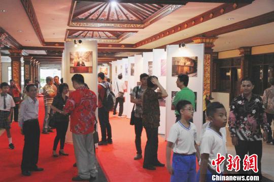 中国驻印尼登巴萨总领馆举办\"新时代中国\"图片展