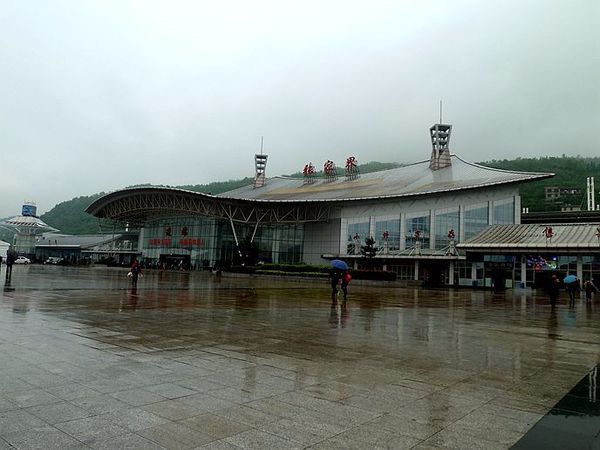 广东东莞到张家界玻璃栈道坐什么车快一些?到