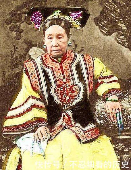 慈禧梦见有人要杀她, 从梦中惊醒, 恰巧此时李莲