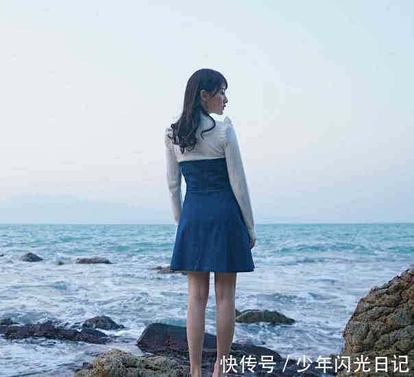 她凭《双世宠妃》走红,如今和关晓彤同学谈恋