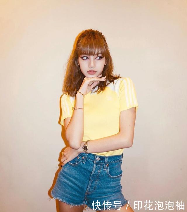 羡慕完lisa的腰,又被这“人间芭比”的直角肩火出了圈 fg电子游戏平台