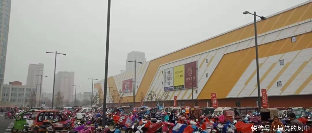 河南许昌:万达广场开业惹人烦