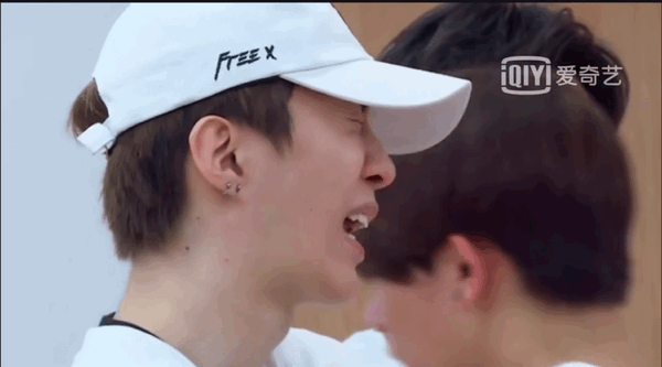 各种搞怪的表情收放自如,都快要取代韬韬在我心里表情王的地位了.