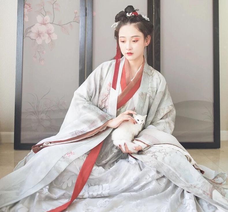 春节汉服穿搭介绍,春节汉服穿搭介绍文案
