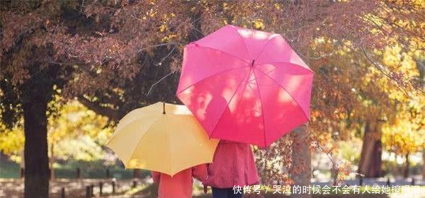 被抛弃女孩高考690分,亲父母看到后来相认,养