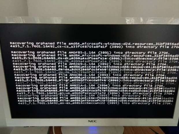 老毛桃重装系统自动重启过程中出现好多代码_