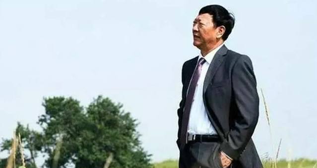 幼时被父亲卖掉,后创业却中途被踢出局,今新公司已在香港上市