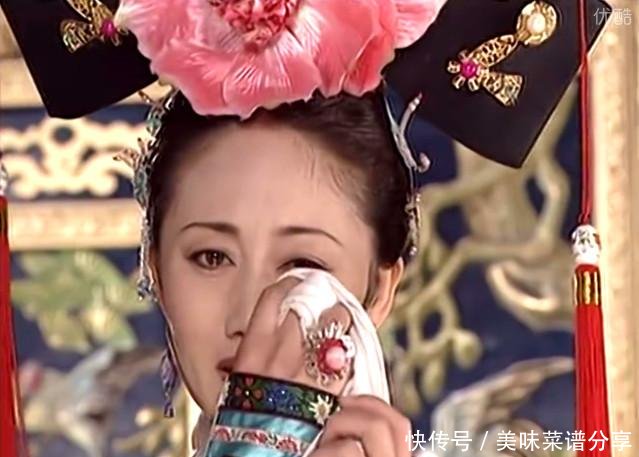 还珠令妃两次用手帕拭泪,为何给人的感觉正好
