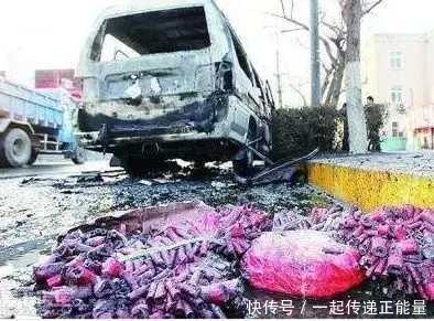 狗年最倒霉的车!熊孩子放鞭炮;车主看了都心疼!