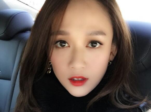 杨幂辛苦遮挡的发际线被黄子韬掀开,曾说没想