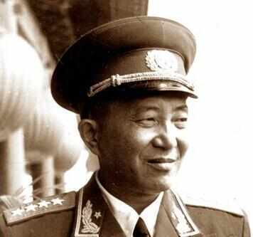 新中国成立后唯一被降半旗哀悼的大将 毛主席