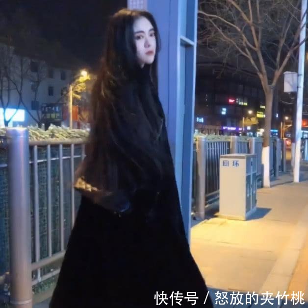 丝袜这双虾条腿真牛,肉肉腿穿不了的黑美女性感女图片v丝袜猫图片