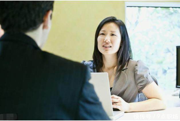 面试官:如何把这张白纸500元卖给我?应聘者神回复,当场被录用