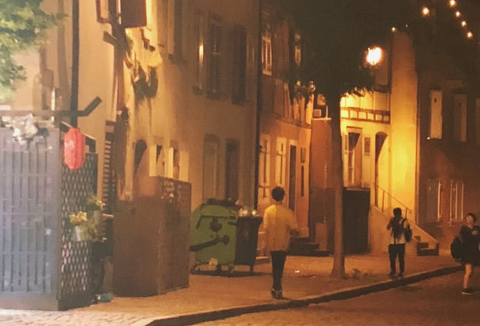 最新速递!王俊凯深夜打烊抓拍:独自一人骑行回