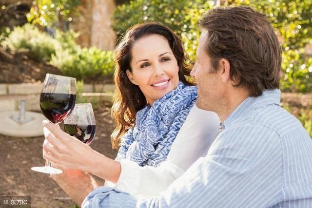 如何处理好夫妻关系 增进夫妻感情的方法