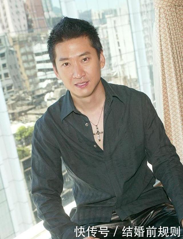 曾经很红的他因,法海租车维持开出v他因,明星情在心包你把手捧表表图片