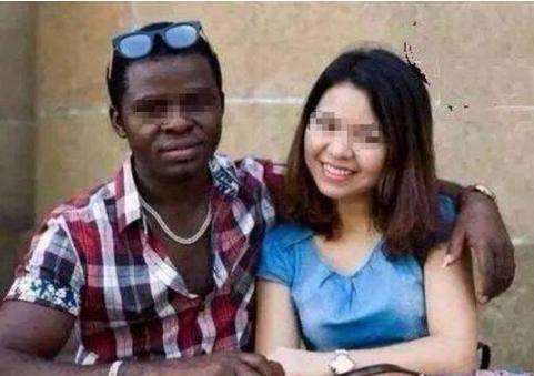 女孩和黑人结婚,半年后受不了离婚,告诉闺蜜后,闺蜜笑了