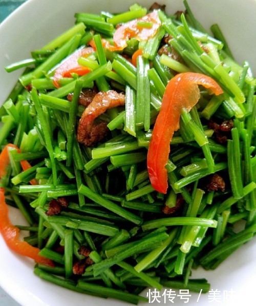 回娘家给母亲过生日,看到弟媳做的饭菜,让我心里敢怒不敢言