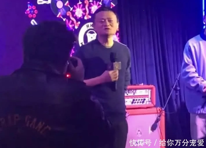 马云酒吧正式开业,随口一句话,网友:终于能光明