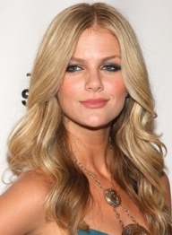 基本资料 中文名:布鲁克琳·黛克  英文名:brooklyn decker 出生日期