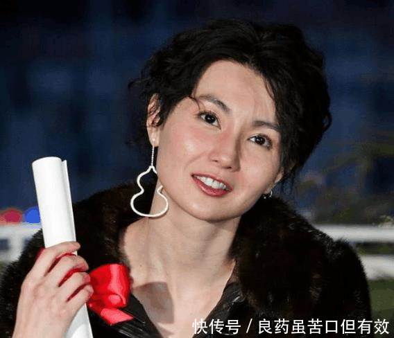 她是中国第一位国际影后,如今年过半百身体暴